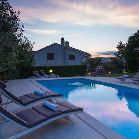 Relaxing And Cozy With Pool Sara&nino アパート